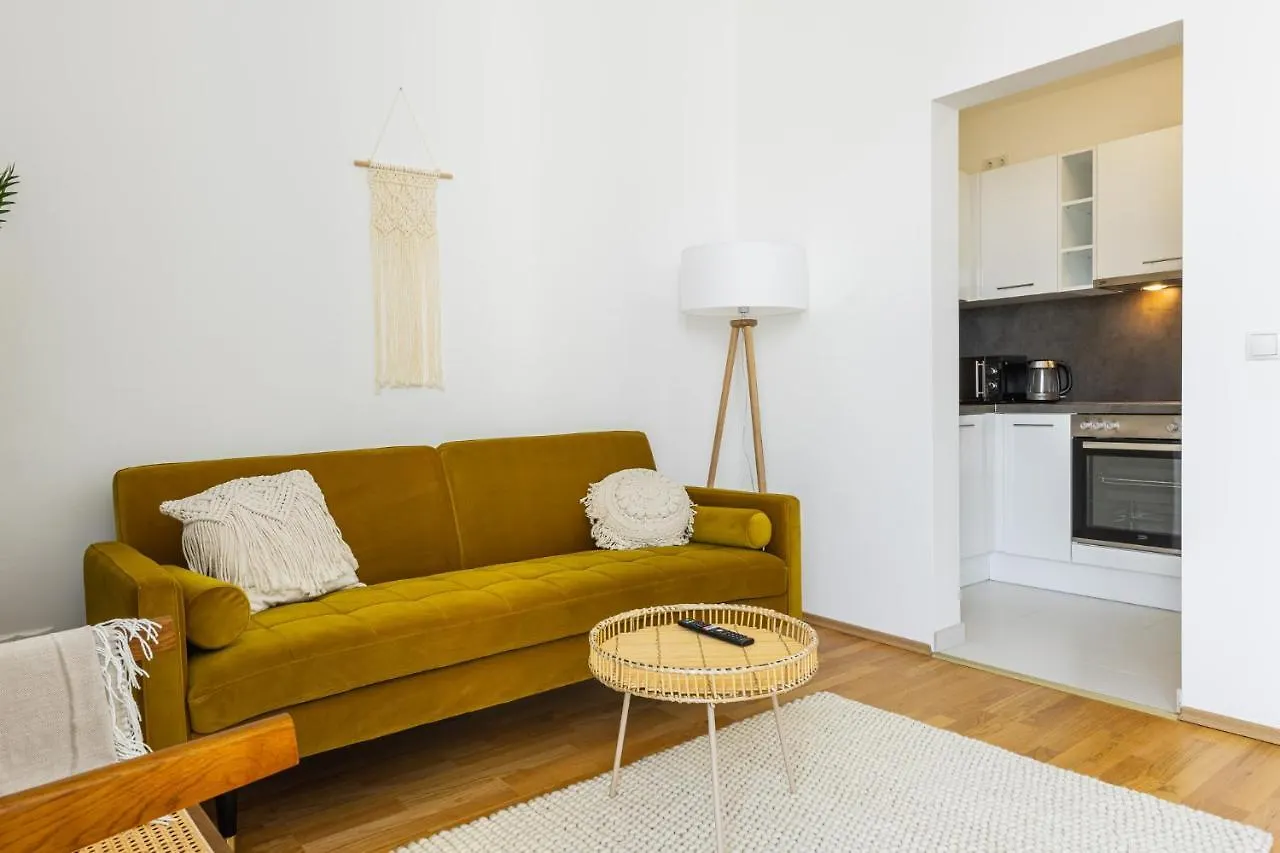 Bright Stylish Apartment With A Balcony In A Top Location Vienna