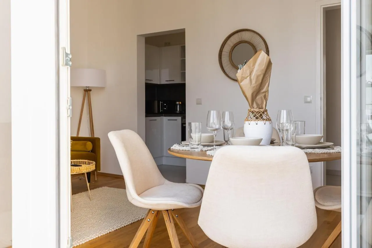 Bright Stylish Apartment With A Balcony In A Top Location Vienna Austria