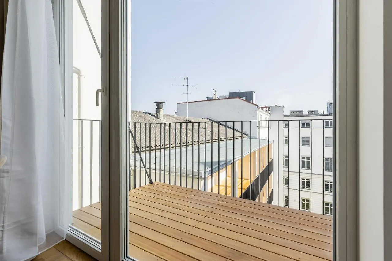 Bright Stylish Apartment With A Balcony In A Top Location Vienna