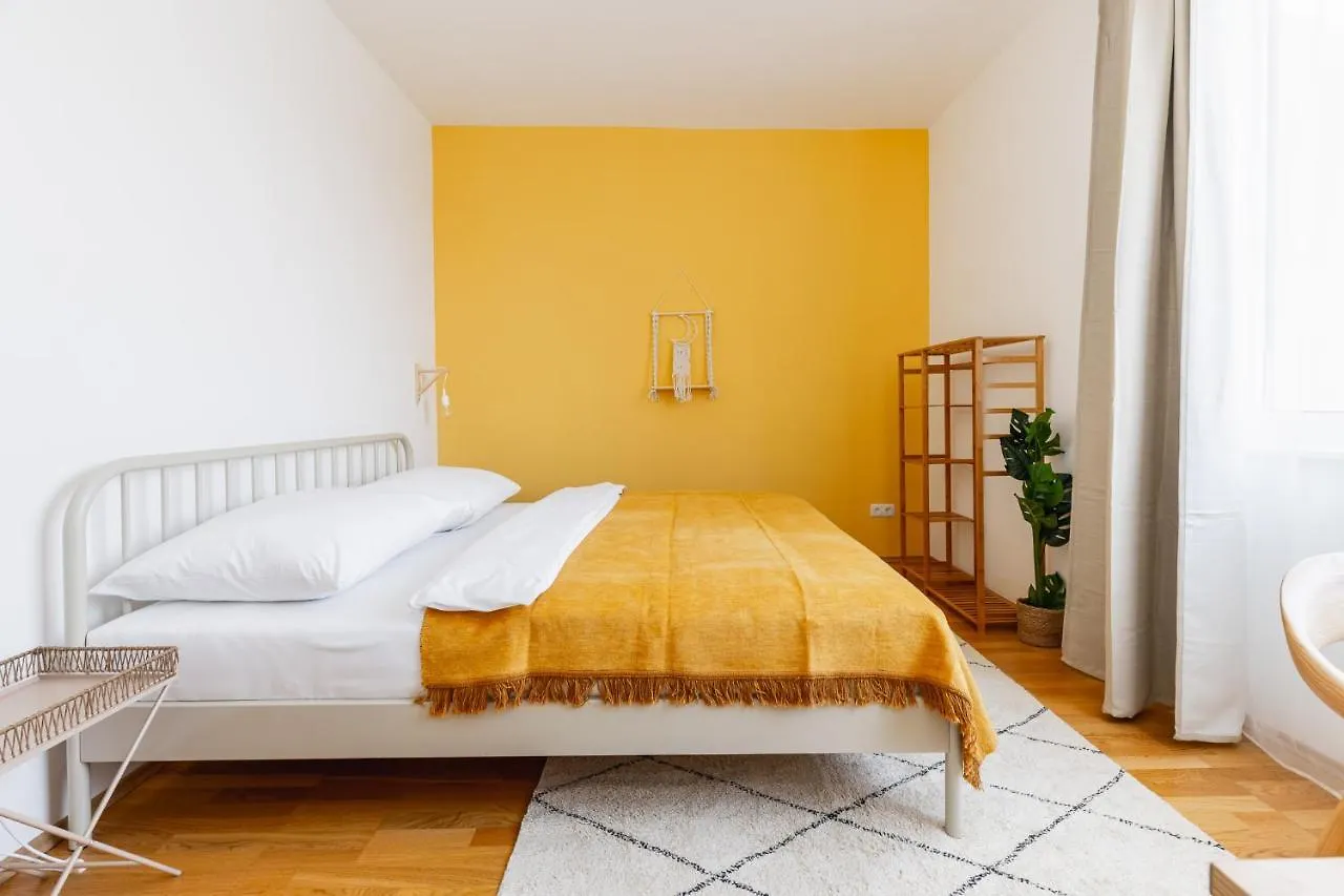 Bright Stylish Apartment With A Balcony In A Top Location Vienna