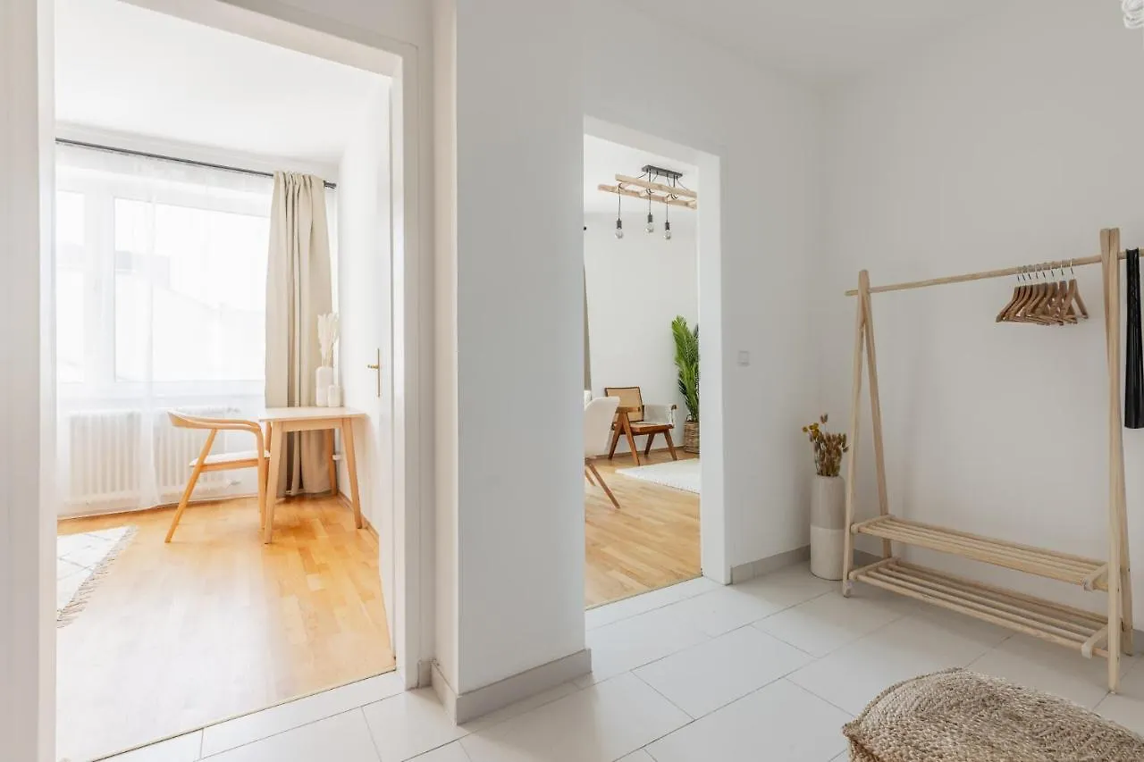 Bright Stylish Apartment With A Balcony In A Top Location Vienna