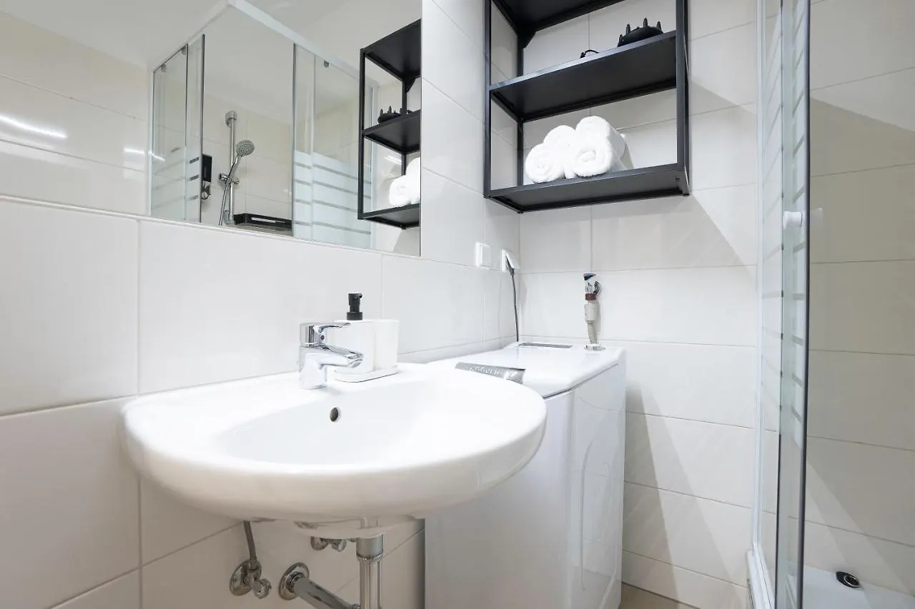 Bright Stylish Apartment With A Balcony In A Top Location Vienna Austria