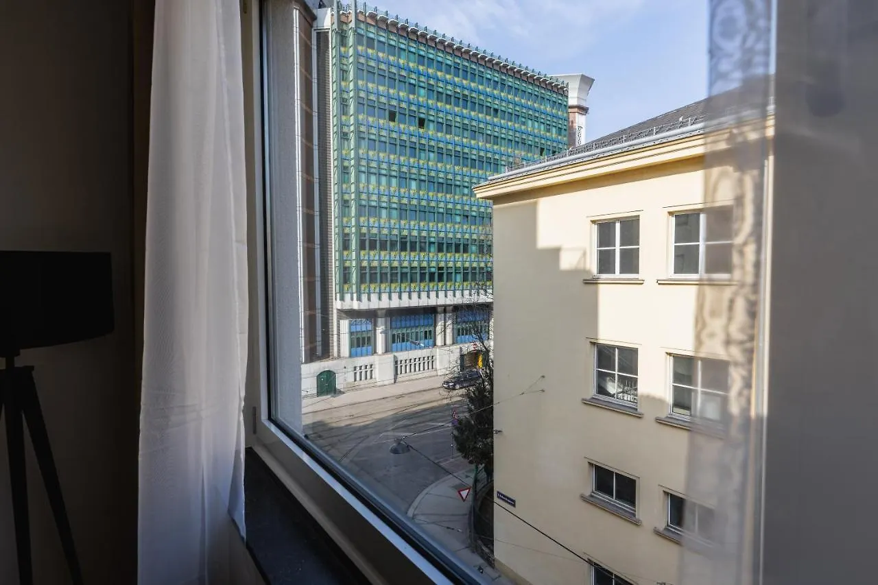 Bright Stylish Apartment With A Balcony In A Top Location Vienna