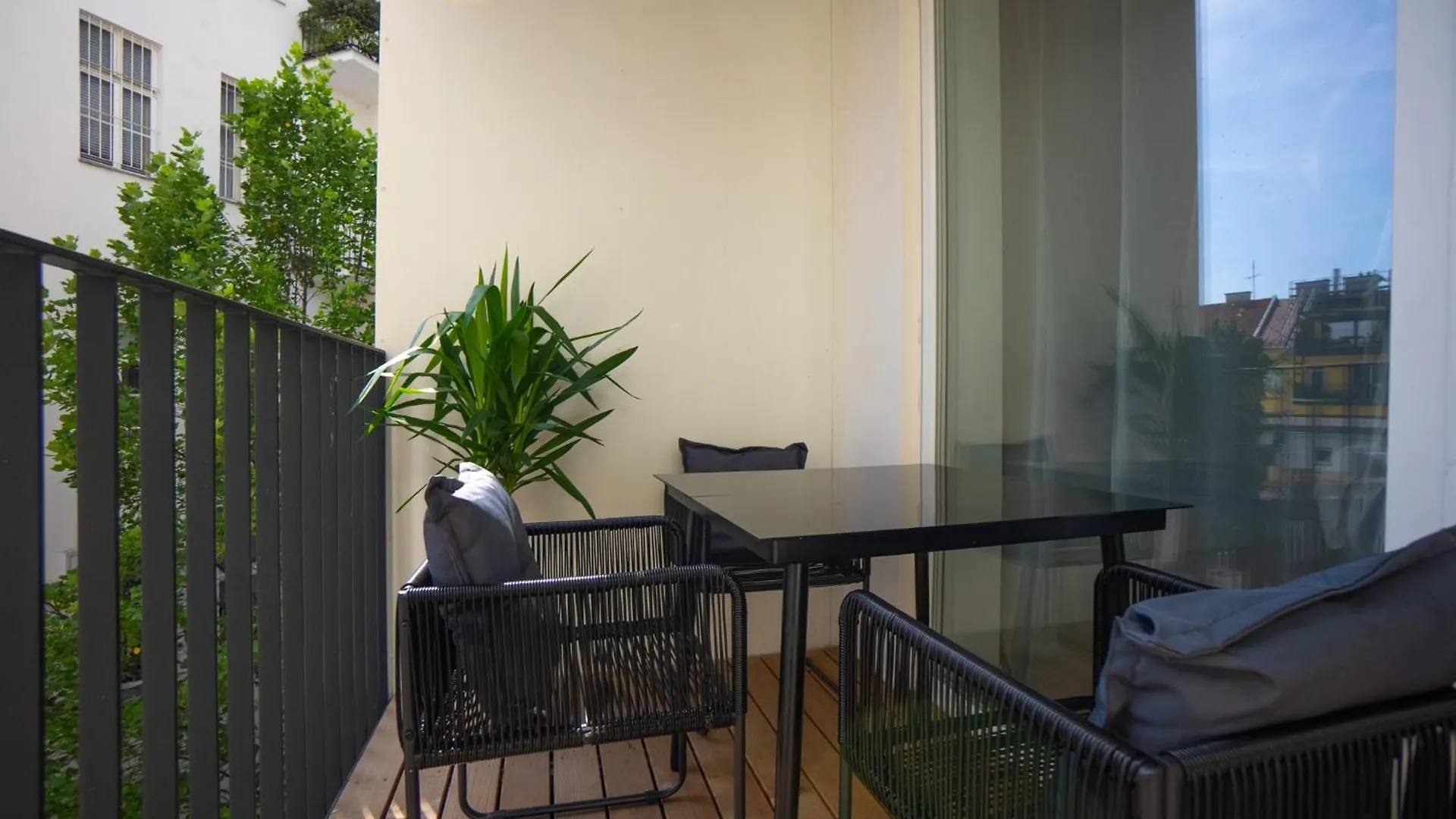 Bright Stylish Apartment With A Balcony In A Top Location Vienna Austria