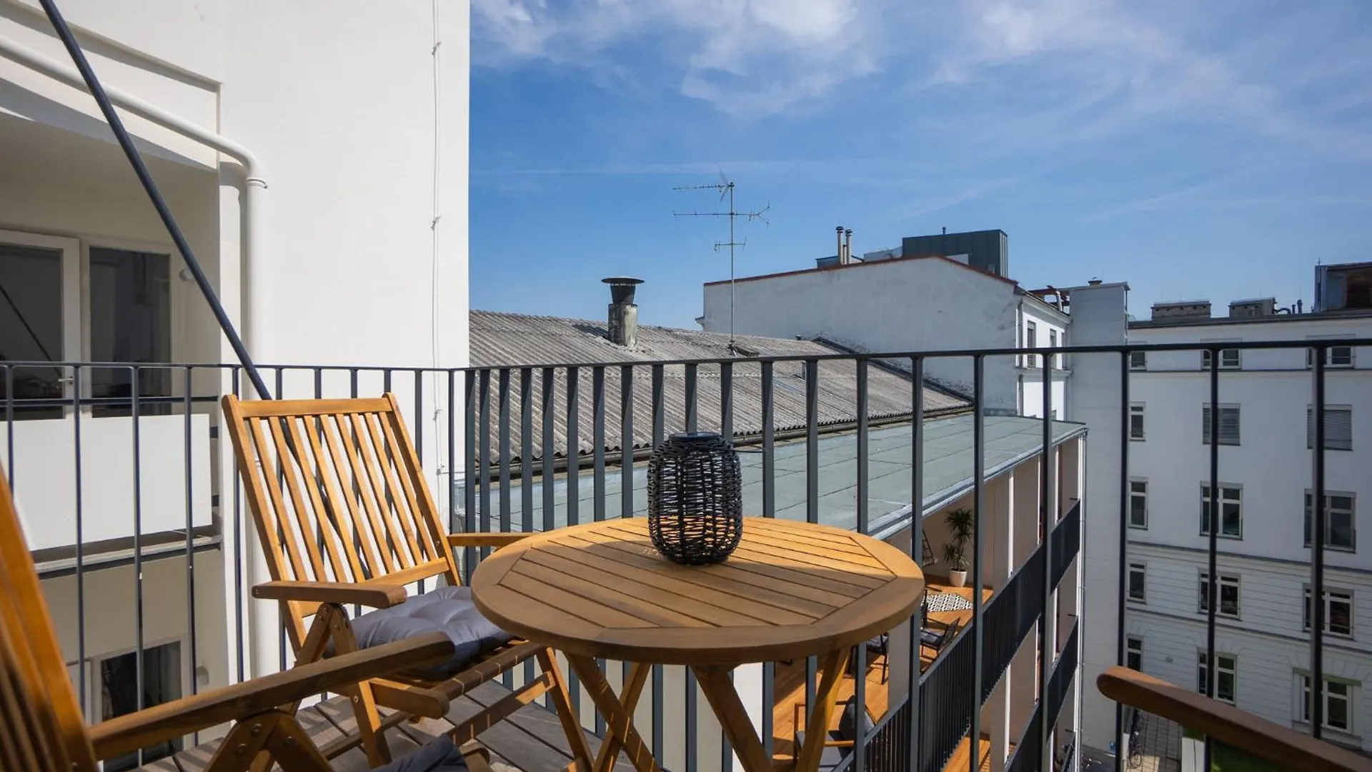 Bright Stylish Apartment With A Balcony In A Top Location Vienna Austria