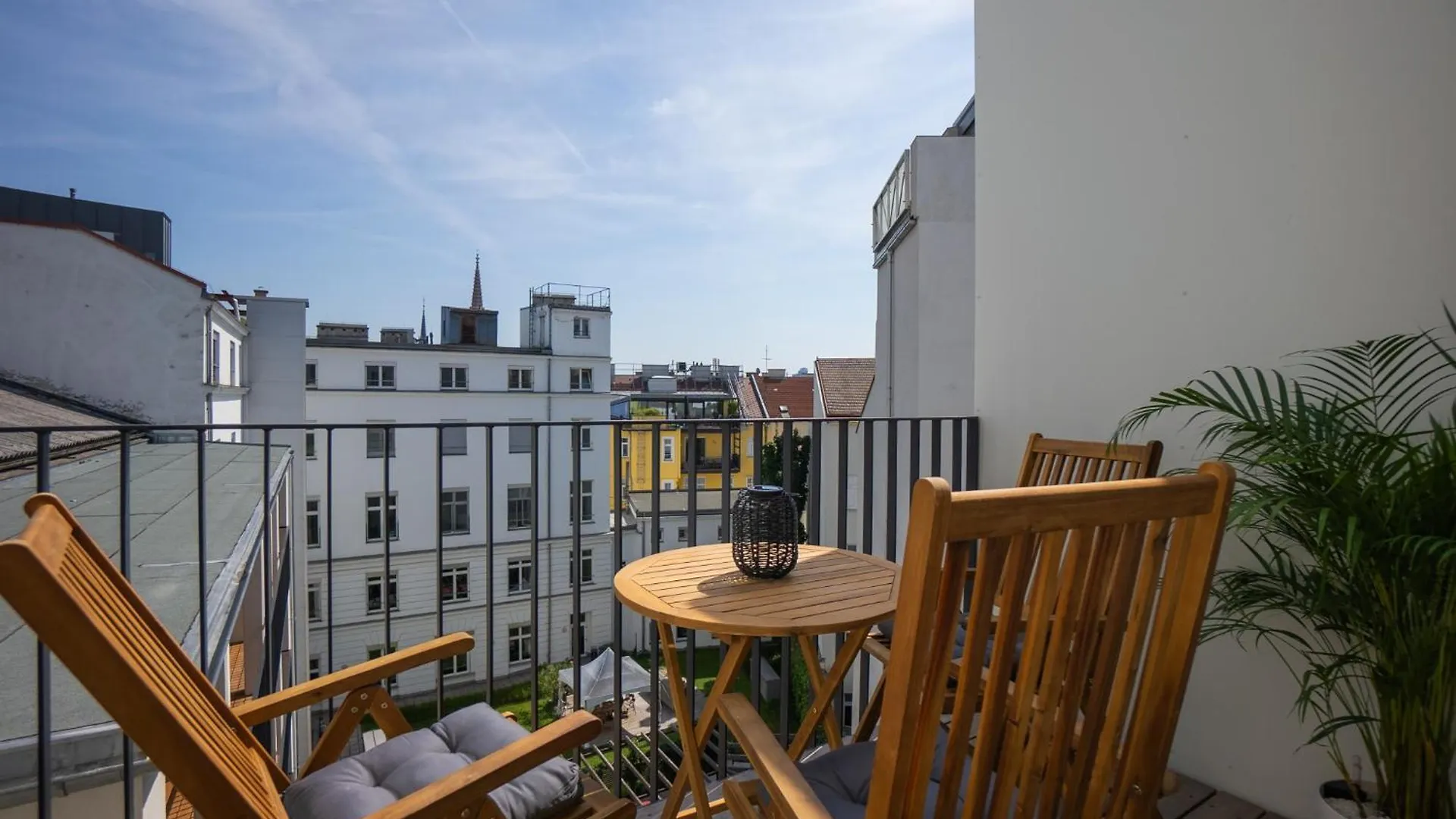 Bright Stylish Apartment With A Balcony In A Top Location Vienna