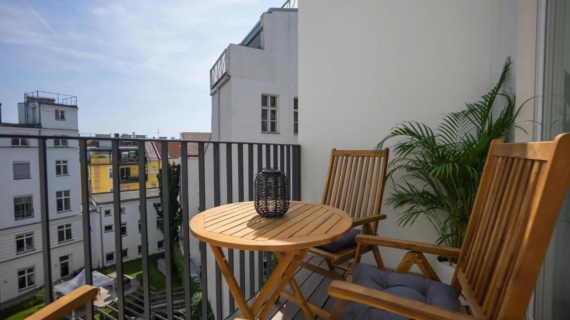 Bright Stylish Apartment With A Balcony In A Top Location Vienna