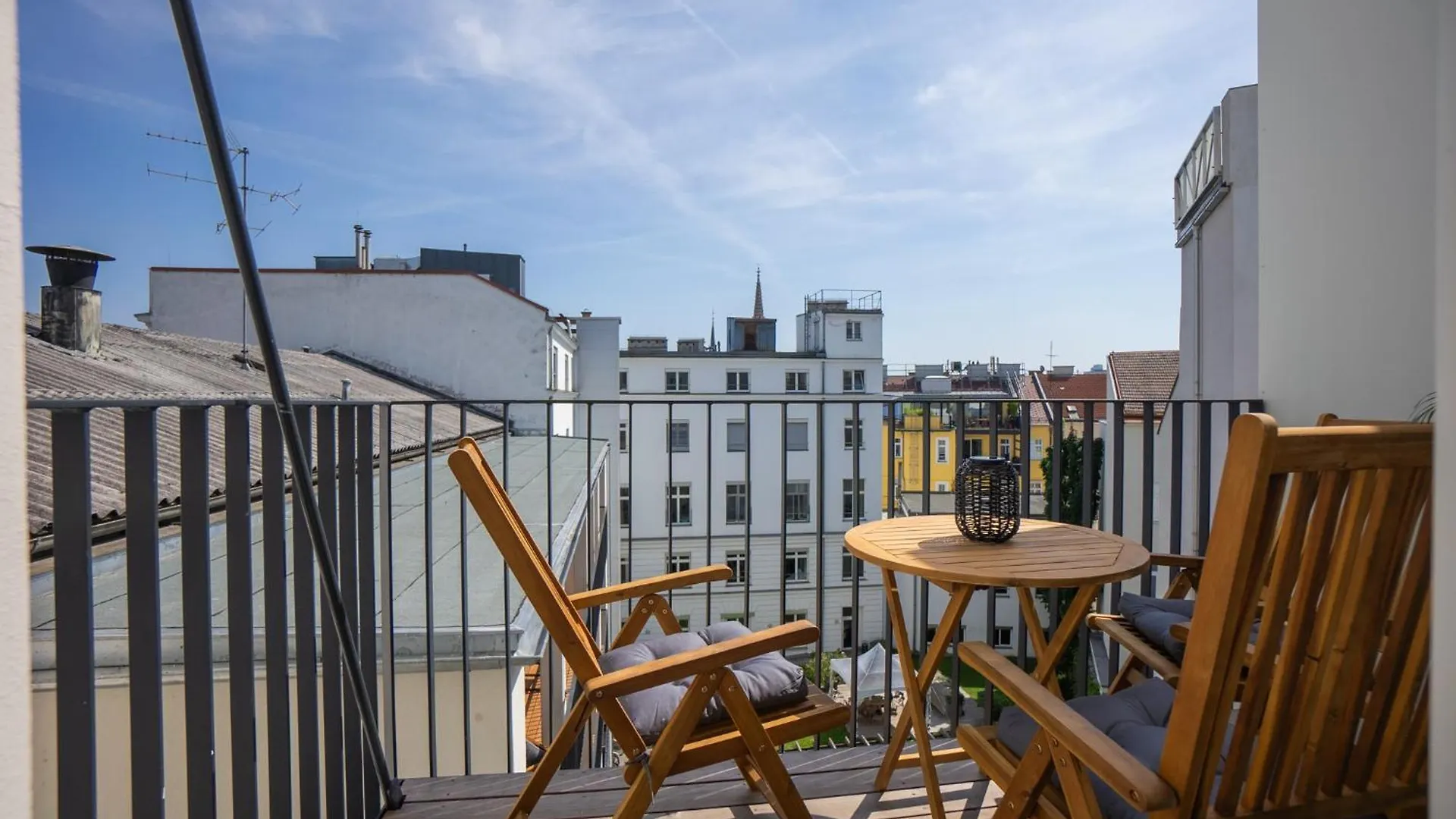 Bright Stylish Apartment With A Balcony In A Top Location Vienna